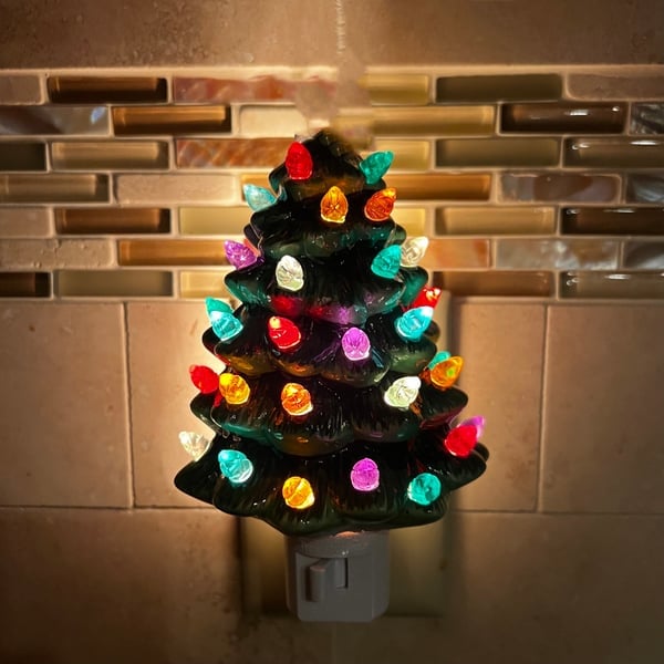 🎄2024 Christmas Tree Night Light - Home Children's Room Background Decoration Creative Resin Crafts Ornaments